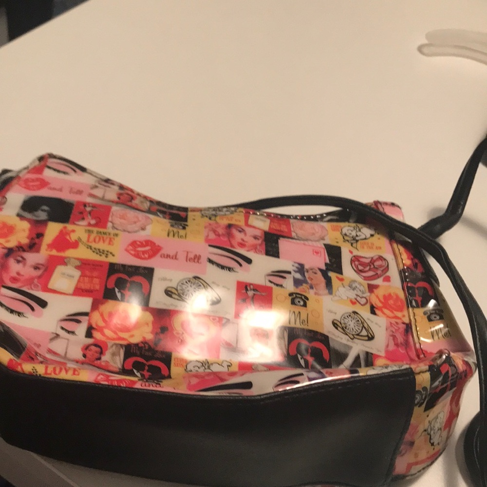 Relic Romance & Love Style Purse